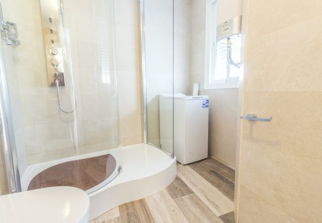 Baño de este apartamento en Alhaurín el Grande