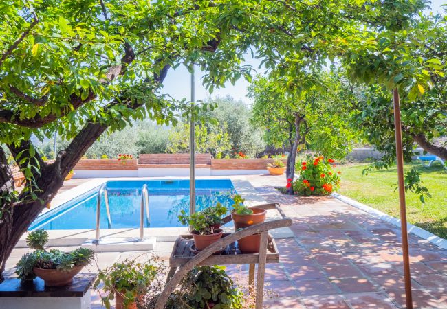 Piscina de esta Casa Rural en Alhaurín el Grande