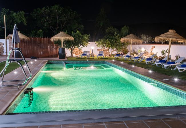 Piscina privada de esta casa rural en Alhaurín el Grande