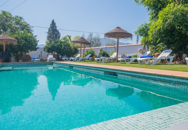 Piscina privada de esta casa rural en Alhaurín el Grande