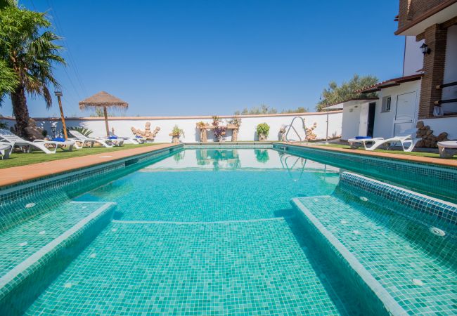 Piscina de esta casa rural en Alhaurín el Grande