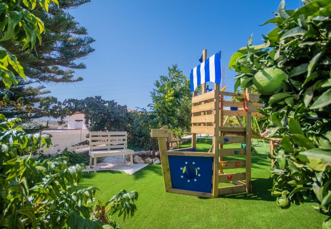 Zona infantil de esta villa en Alhaurín el Grande