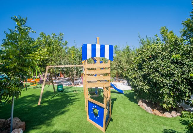 Zona infantil de esta villa en Alhaurín el Grande