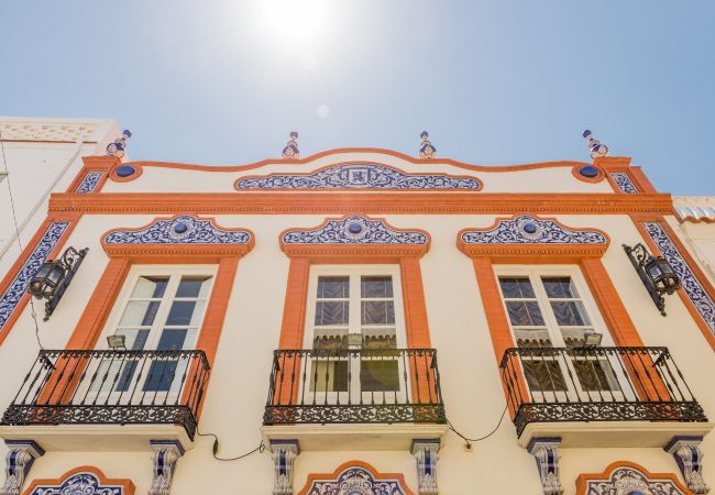 Fachada de esta casa de lujo en el centro de Alhaurín el Grande