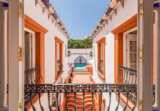 Exteriores de esta casa de lujo en el centro de Alhaurín el Grande