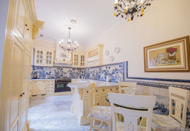 Cocina de esta casa de lujo en el centro de Alhaurín el Grande