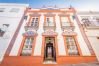 Fachada de esta casa de lujo en el centro de Alhaurín el Grande