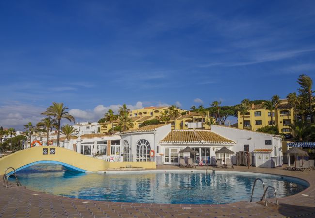 Piscina y exteriores el apartamento 