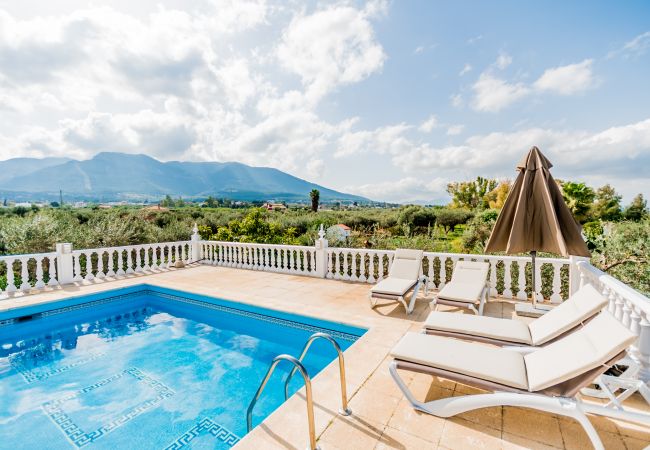 Piscina privada de esta villa en Alhaurín el Grande