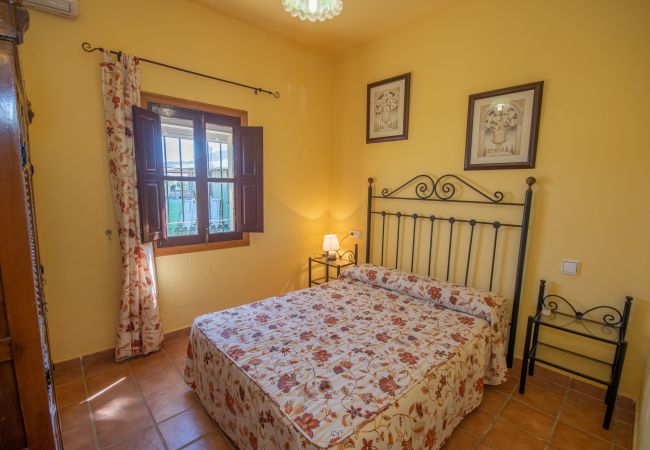 Dormitorio de esta villa en Ardales