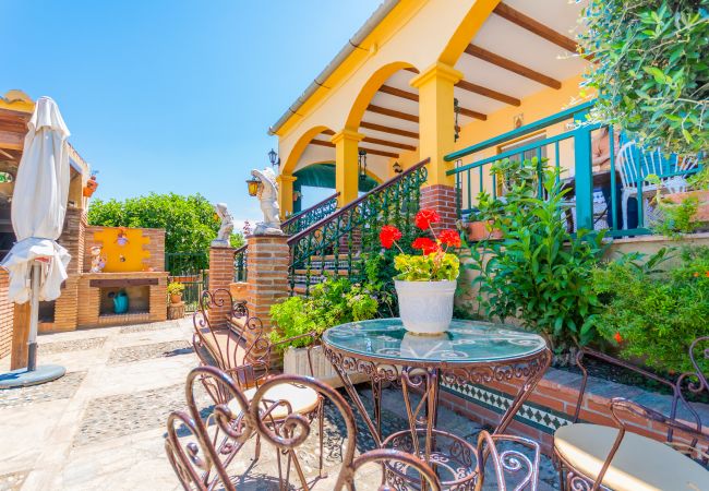 Terraza de esta villa en Ardales