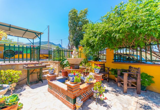 Terraza de esta villa en Ardales