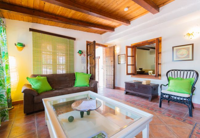 Salón de este apartamento rural en Mijas Pueblo