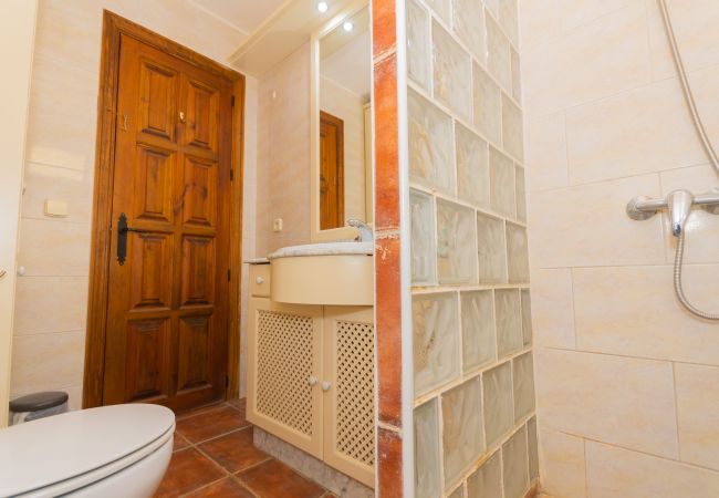 Baño de este apartamento rural en Mijas Pueblo