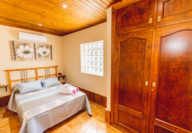 Dormitorio de esta casa rural en Alhaurín el Grande