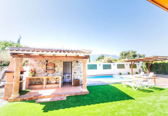 Piscina privada de esta casa rural en Alhaurín el Grande