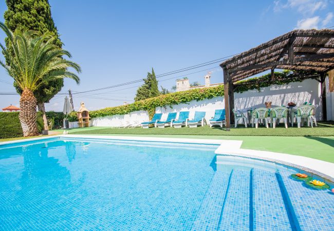 Piscina privada de esta casa en Alhaurín de la Torre