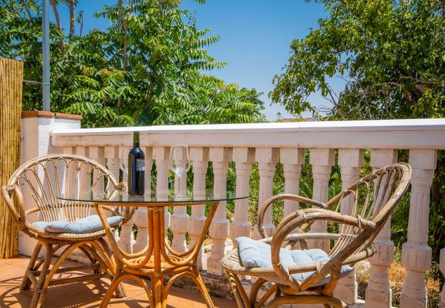 Terraza de esta casa rural en Coín