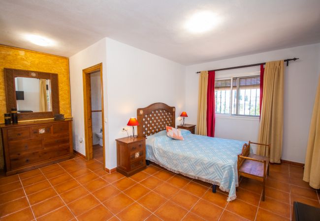 Dormitorio de esta casa rural en Coín