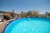 Piscina de esta casa rural en Coín