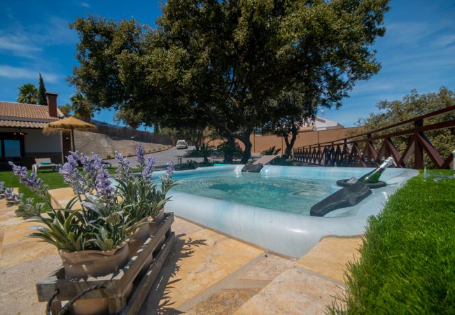 Jacuzzi de esta villa en Alhaurín el Grande