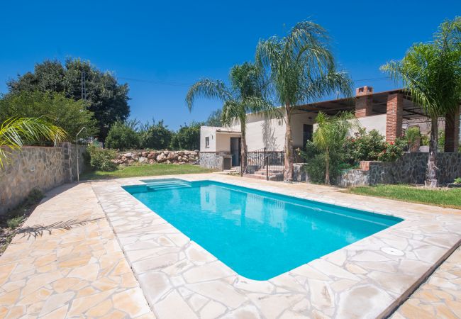 Piscina privada de esta finca en Alhaurín el Grande