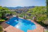 Piscina de esta casa rural en Guaro