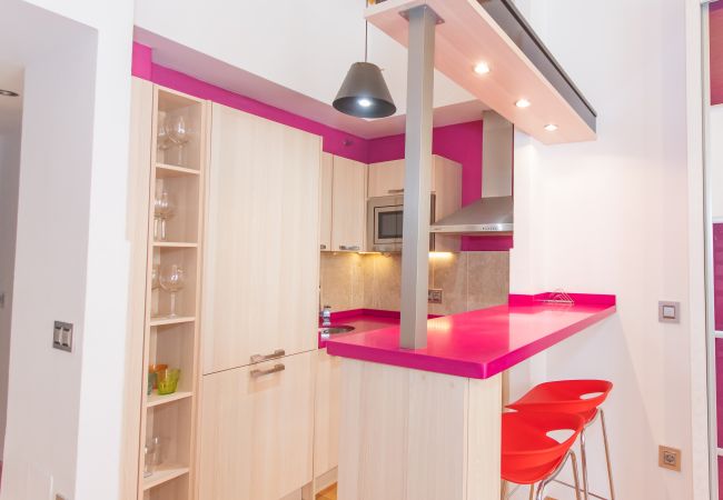 Cocina de este apartamento en el centro de Málaga