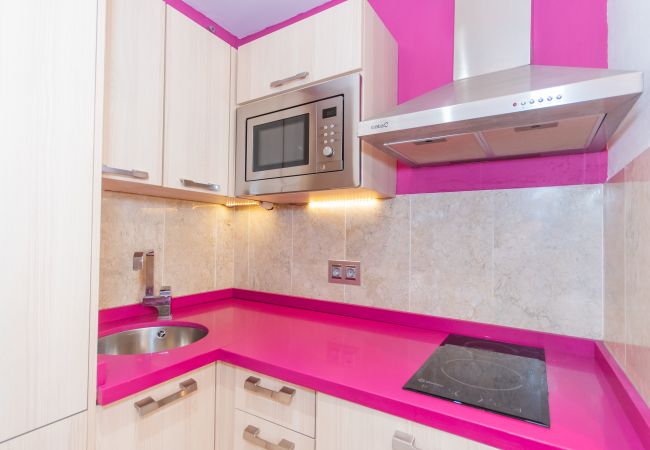 Cocina de este apartamento en el centro de Málaga