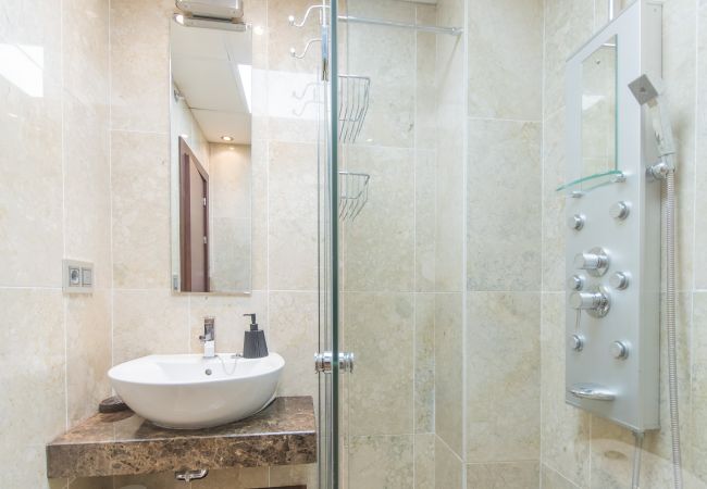 Baño de este apartamento en el centro de Málaga