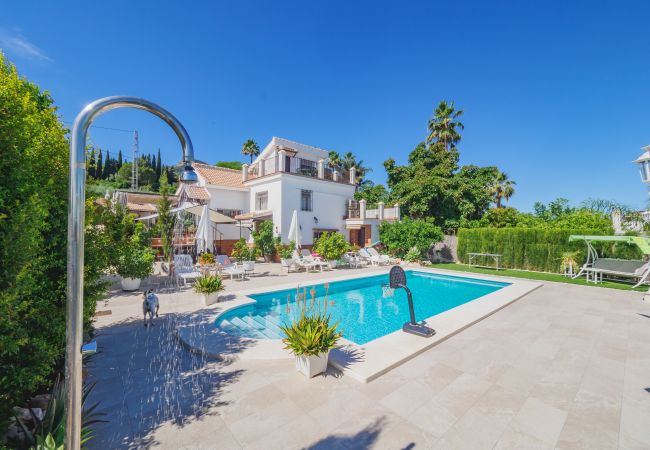 Piscinas y vistas de esta fantástica Casa en Alhaurín