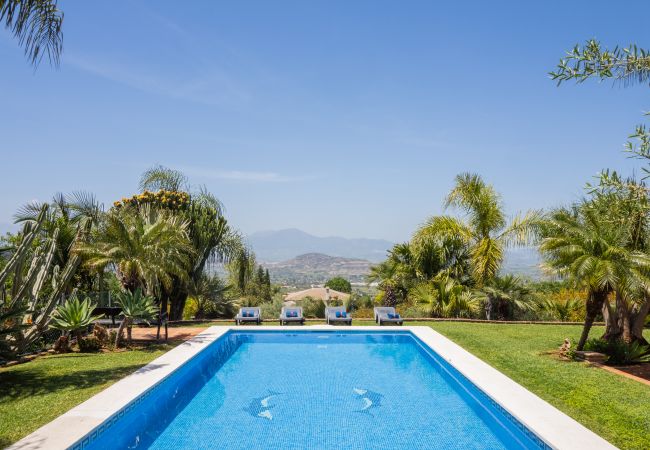 Casa rural en Alhaurín el Grande - Cubo's Finca Los Dragos