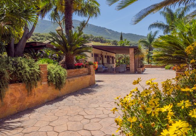 Casa rural en Alhaurín el Grande - Cubo's Finca Los Dragos