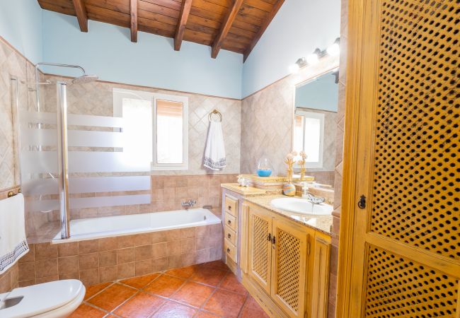 Casa rural en Alhaurín el Grande - Cubo's Finca Los Dragos