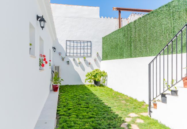 Jardín de esta casa rural en la Estación de Cártama