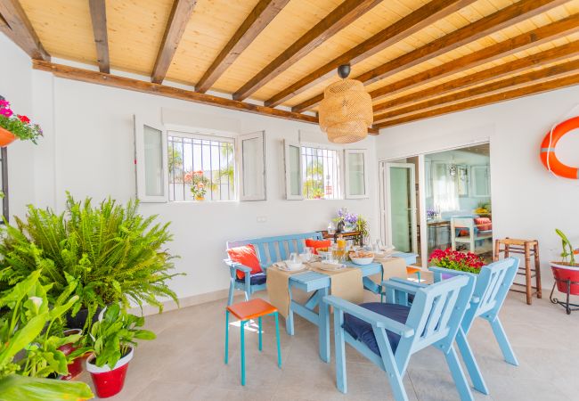 Terraza de esta casa rural en la Estación de Cártama
