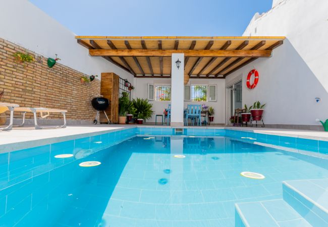 Piscina de esta casa rural en la Estación de Cártama