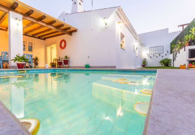 Piscina de esta casa rural en la Estación de Cártama