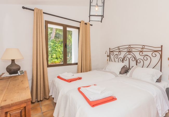 Villa en Coín - Cubo's Villa Las Lagunas de Azahar High Privacy