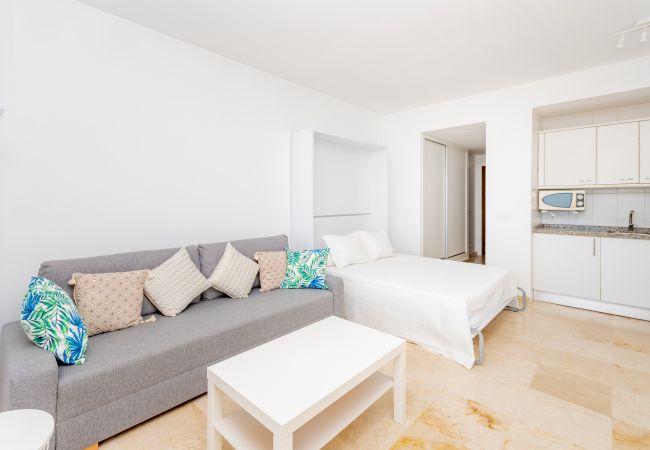 Salón de este estudio en Torremolinos