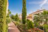 Jardín comunitario de este apartamento en Marbella