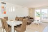 Salón comedor de este apartamento en Marbella 