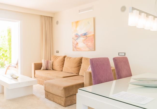 Salón de este apartamento en Marbella