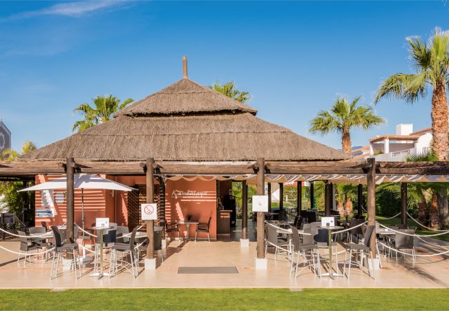 Cafetería comunitaria de este apartamento en Marbella