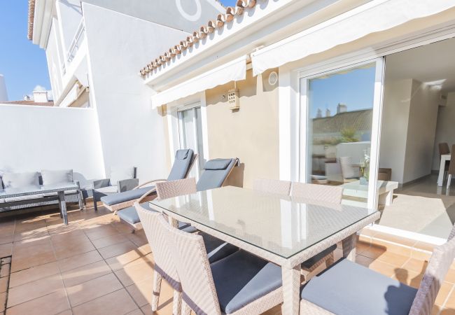 Terraza de este apartamento en Marbella