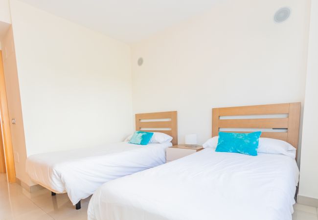 Dormitorio infantil de este apartamento en Marbella