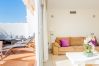 Salón de este apartamento en Marbella