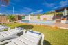 Jardín de esta casa rural en Cártama