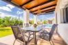 Terraza de esta casa rural en Cártama