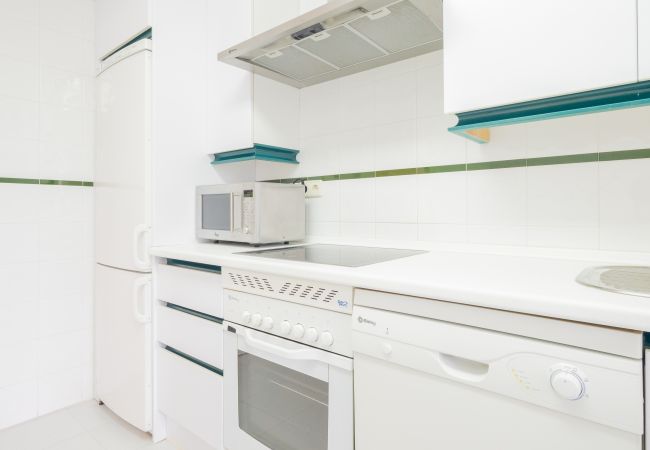 Cocina de este apartamento en Los Naranjos (Marbella)